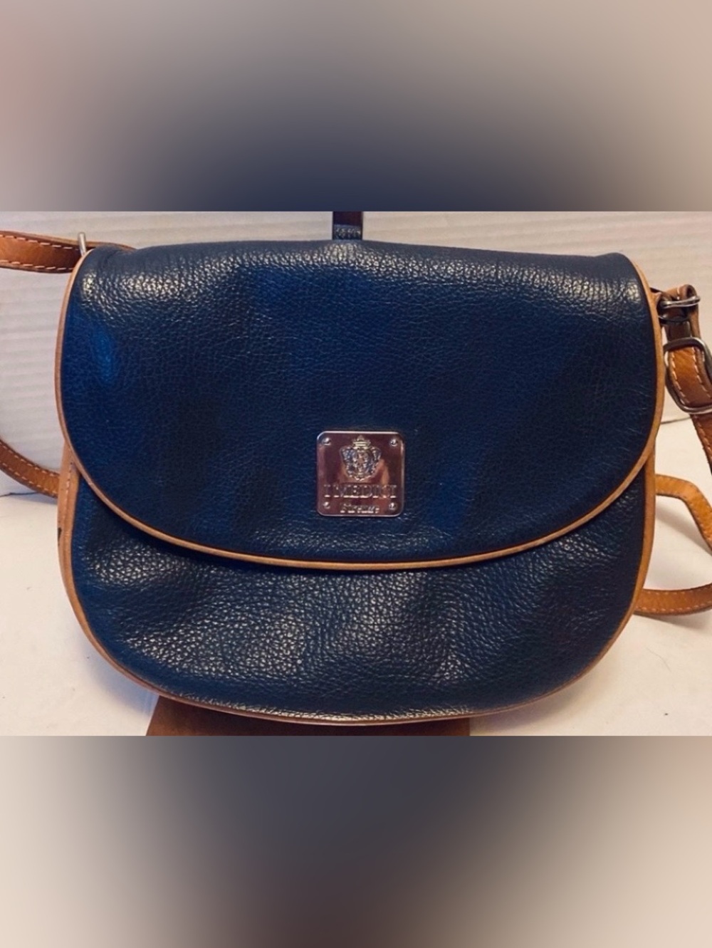 “I Medici - Firenze” 
 Navy & Tan Leather Crossbody
 Made in Italy 🇮🇹